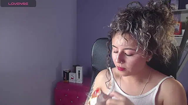 Snapshot of celeste_blue69 chatting on 6, 3, 2025 celeste blue69 online show from 6, 3, 2025