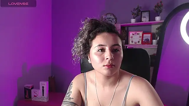 Snapshot of celeste_blue69 chatting on 8, 3, 2025 celeste blue69 online show from 8, 3, 2025