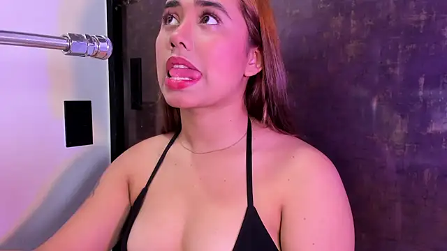 issie cute online show from 2, 4, 2026