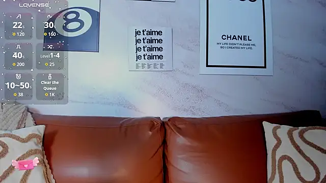 Snapshot of Aprillbrunette chatting on 7, 11, 2025 Aprillbrunette online show from 7, 11, 2025