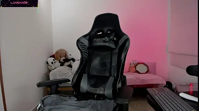 Snapshot of Biancastrongg chatting on 25, 11, 2025 Biancastrongg online show from 25, 11, 2025