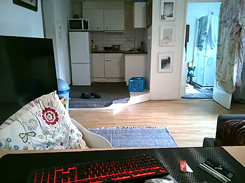 Snapshot of mihaimichael chatting on 6, 5, 2026 mihaimichael online show from 6, 5, 2026