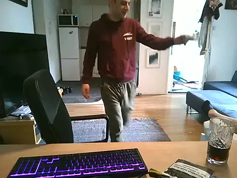 Snapshot of mihaimichael chatting on 18, 5, 2026 mihaimichael online show from 18, 5, 2026