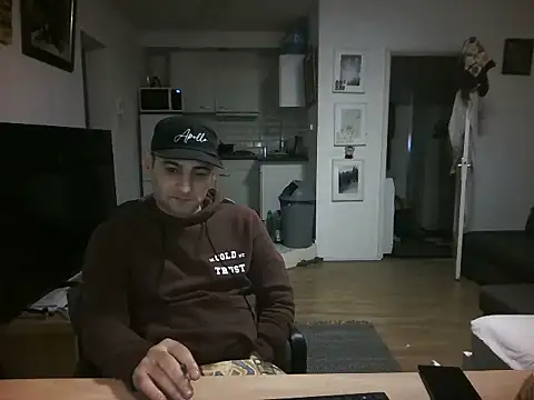 Snapshot of mihaimichael chatting on 19, 5, 2026 mihaimichael online show from 19, 5, 2026