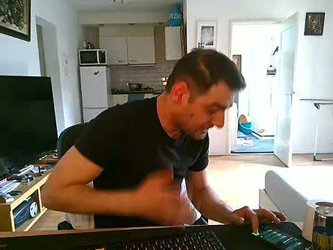 Snapshot of mihaimichael chatting on 21, 5, 2026 mihaimichael online show from 21, 5, 2026