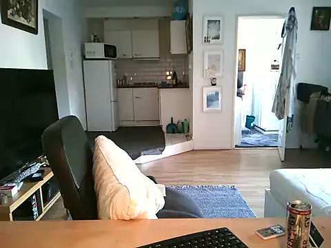 Snapshot of mihaimichael chatting on 28, 5, 2026 mihaimichael online show from 28, 5, 2026