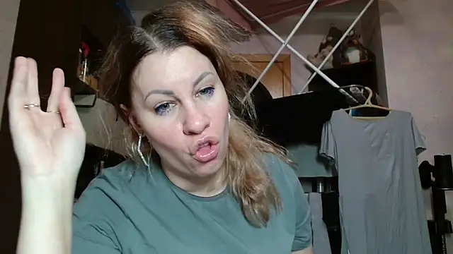 Snapshot of TherestlessKitty chatting on 9, 4, 2026 TherestlessKitty online show from 9, 4, 2026