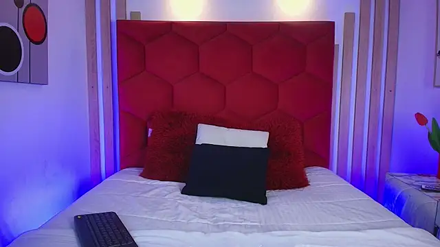 Tayzon Foxxx online show from 9, 7, 2026