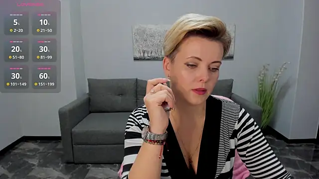 Julia Wilsone online show from 2, 12, 2024