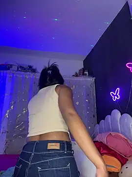 Snapshot of AlisonHoot69 chatting on 6, 1, 2026 AlisonHoot69 online show from 6, 1, 2026