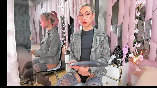 MadisonWood01 online show from 23, 1, 2025