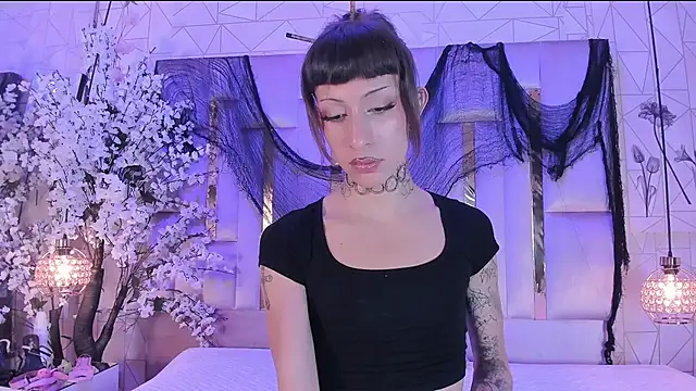 MadisonWood01 online show from 25, 11, 2025