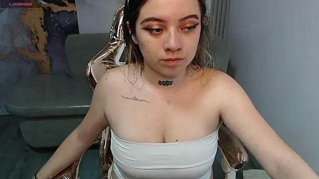 Snapshot of Cristal_v_1 chatting on 27, 12, 2024 Cristal v 1 online show from 27, 12, 2024