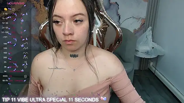 Snapshot of Cristal_v_1 chatting on 14, 2, 2025 Cristal v 1 online show from 14, 2, 2025