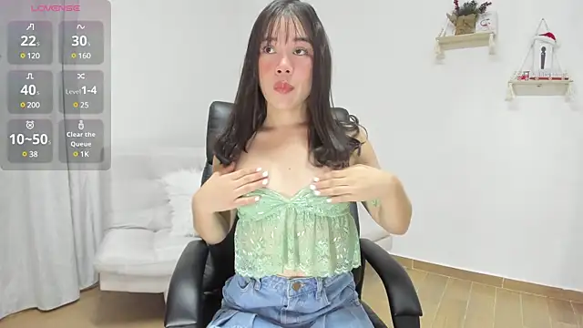 Snapshot of AprilDubois chatting on 23, 12, 2024 AprilDubois online show from 23, 12, 2024