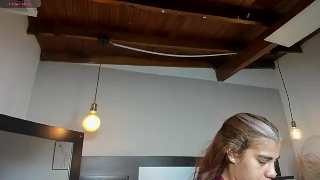 Snapshot of SaraaJhonsonn chatting on 5, 4, 2026 SaraaJhonsonn online show from 5, 4, 2026