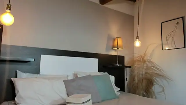 Snapshot of SaraaJhonsonn chatting on 10, 4, 2026 SaraaJhonsonn online show from 10, 4, 2026