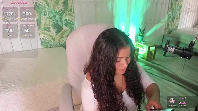Snapshot of loly_marce chatting on 24, 4, 2026 loly marce online show from 24, 4, 2026