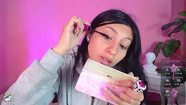 Nicolette ks  online show from 8, 1, 2025