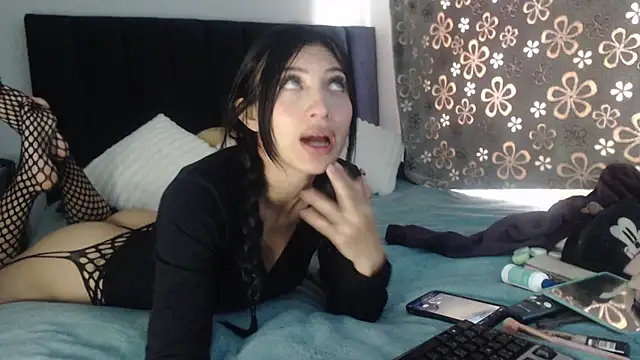 Nicolette ks  online show from 10, 3, 2025