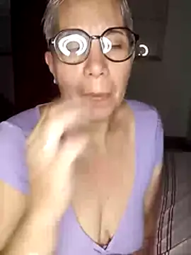 Snapshot of luz_bella chatting on 4, 1, 2025 luz bella online show from 4, 1, 2025