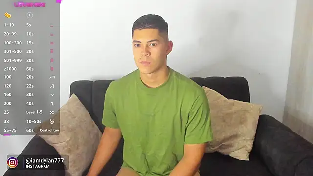Snapshot of Iamdylan777 chatting on 17, 12, 2024 Iamdylan777 online show from 17, 12, 2024