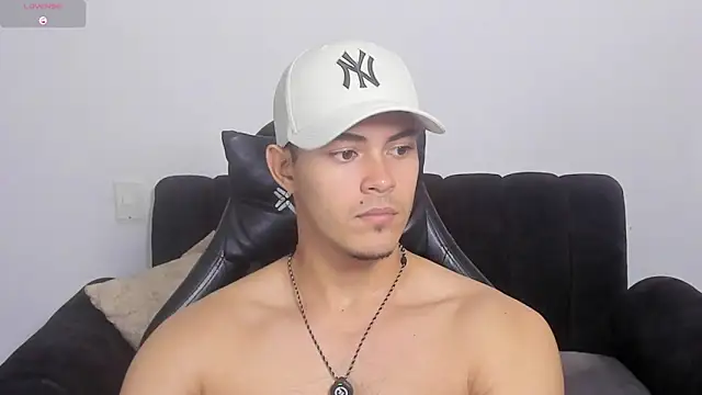 Snapshot of Iamdylan777 chatting on 8, 4, 2026 Iamdylan777 online show from 8, 4, 2026