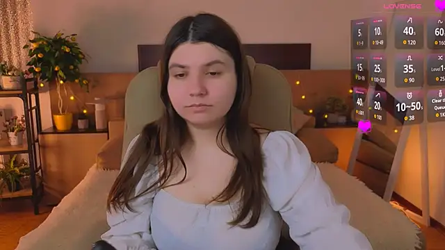 Snapshot of Viola__Shy chatting on 6, 5, 2026 Viola Shy online show from 6, 5, 2026