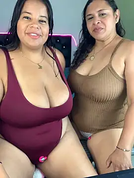 Snapshot of twocurvylatins chatting on 17, 5, 2026 twocurvylatins online show from 17, 5, 2026