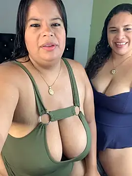 Snapshot of twocurvylatins chatting on 20, 6, 2026 twocurvylatins online show from 20, 6, 2026
