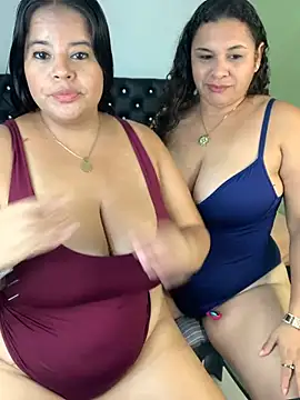 Snapshot of twocurvylatins chatting on 1, 8, 2026 twocurvylatins online show from 1, 8, 2026