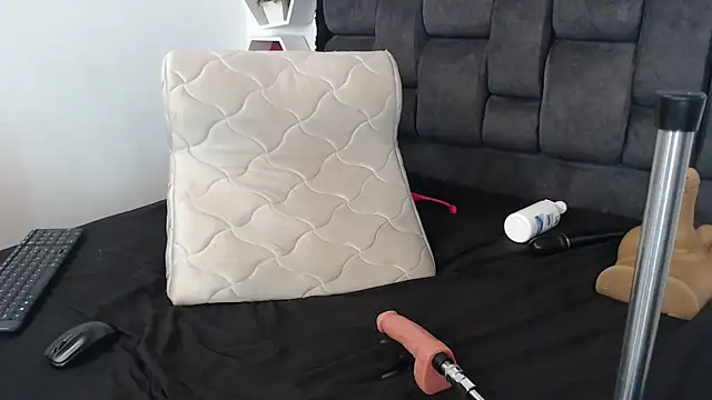 Emma Evelyn online show from 19, 3, 2025