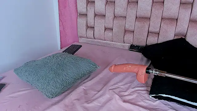 Emma Evelyn online show from 12, 10, 2025