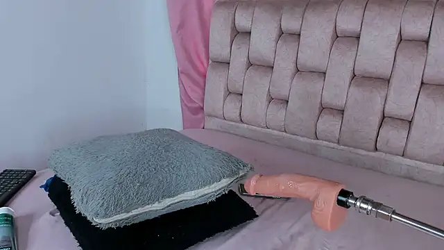 Snapshot of Emma_Evelyn chatting on 8, 2, 2026 Emma Evelyn online show from 8, 2, 2026