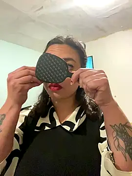 Lucrecia 33 online show from 15, 12, 2025