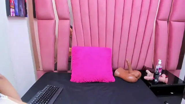 Snapshot of ChloeRosey chatting on 18, 3, 2026 ChloeRosey online show from 18, 3, 2026