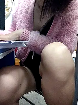 Snapshot of Haralushiaaa chatting on 31, 10, 2025 Haralushiaaa online show from 31, 10, 2025