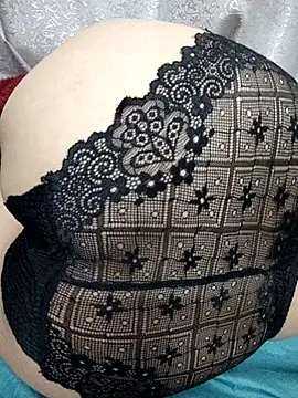 Snapshot of Haralushiaaa chatting on 5, 11, 2025 Haralushiaaa online show from 5, 11, 2025