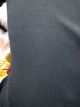 Snapshot of Haralushiaaa chatting on 18, 11, 2025 Haralushiaaa online show from 18, 11, 2025