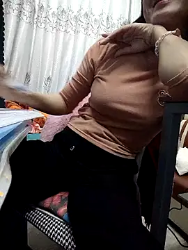 Snapshot of Haralushiaaa chatting on 22, 11, 2025 Haralushiaaa online show from 22, 11, 2025