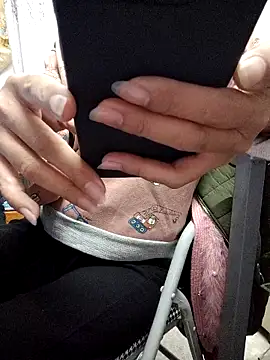 Snapshot of Haralushiaaa chatting on 28, 11, 2025 Haralushiaaa online show from 28, 11, 2025