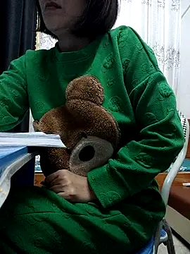 Snapshot of Haralushiaaa chatting on 1, 12, 2025 Haralushiaaa online show from 1, 12, 2025