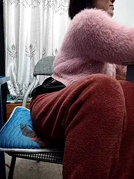 Snapshot of Haralushiaaa chatting on 1, 12, 2025 Haralushiaaa online show from 1, 12, 2025