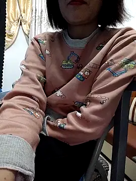 Snapshot of Haralushiaaa chatting on 5, 12, 2025 Haralushiaaa online show from 5, 12, 2025