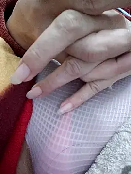 Snapshot of Haralushiaaa chatting on 13, 12, 2025 Haralushiaaa online show from 13, 12, 2025