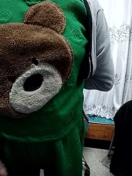 Snapshot of Haralushiaaa chatting on 15, 12, 2025 Haralushiaaa online show from 15, 12, 2025