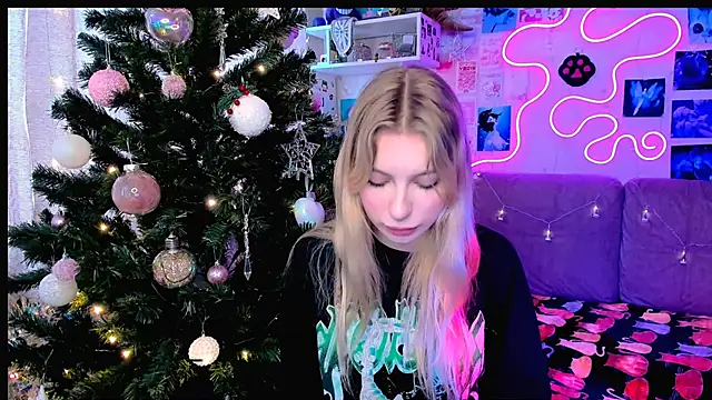 Snapshot of Maria_Hunt chatting on 24, 12, 2024 Maria Hunt online show from 24, 12, 2024