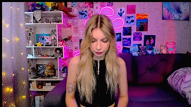 Snapshot of Maria_Hunt chatting on 8, 2, 2025 Maria Hunt online show from 8, 2, 2025