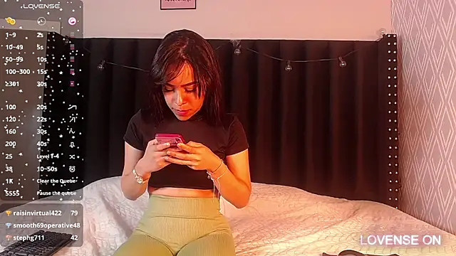Snapshot of littleebluee chatting on 7, 1, 2025 littleebluee online show from 7, 1, 2025