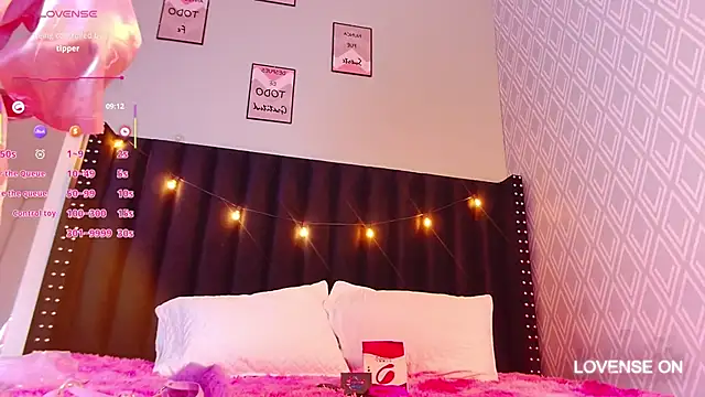 Snapshot of littleebluee chatting on 8, 2, 2025 littleebluee online show from 8, 2, 2025